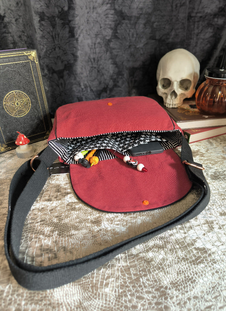 Sac besace sorcière bordeaux & noir – Pièce unique