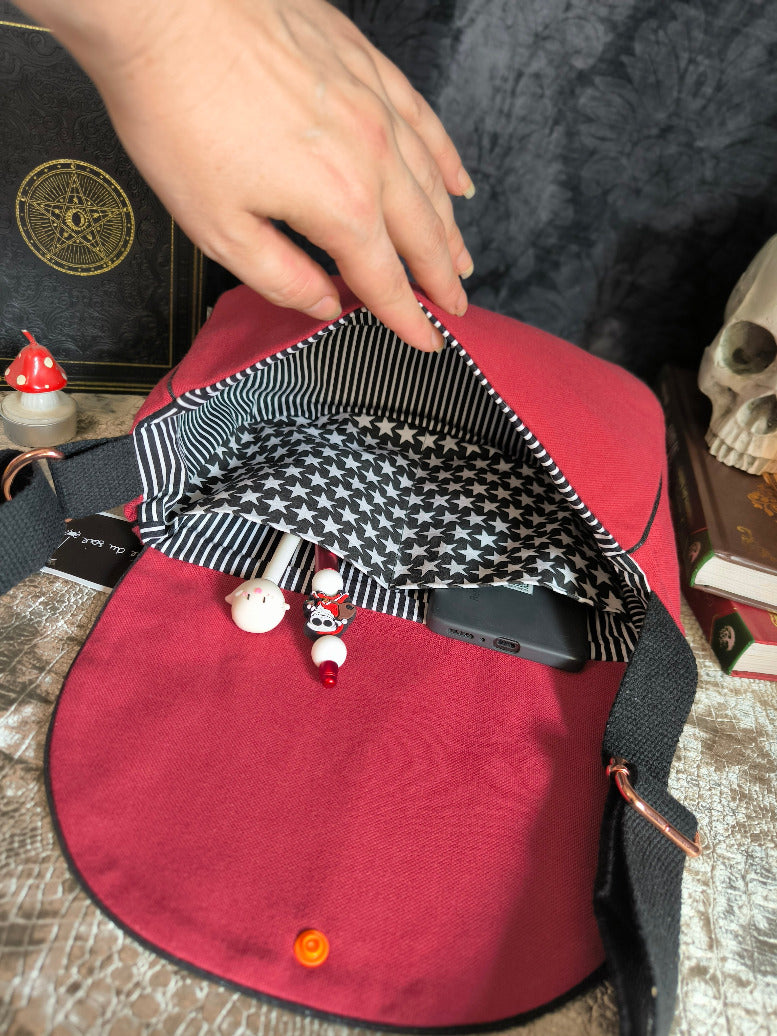 Sac besace sorcière bordeaux & noir – Pièce unique