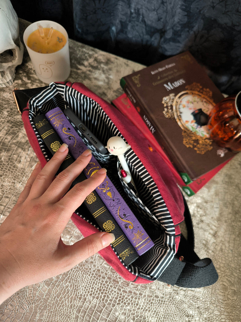 Sac besace sorcière bordeaux & noir – Pièce unique