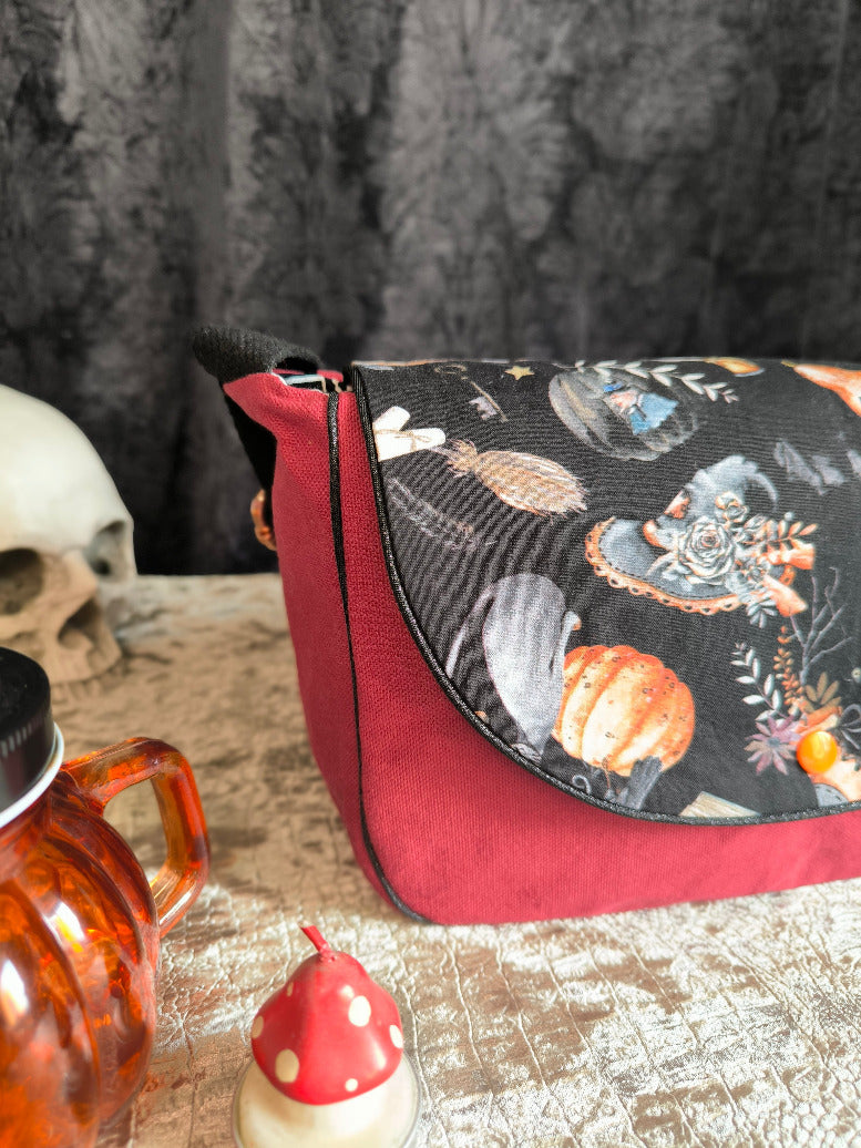 Sac besace sorcière bordeaux & noir – Pièce unique