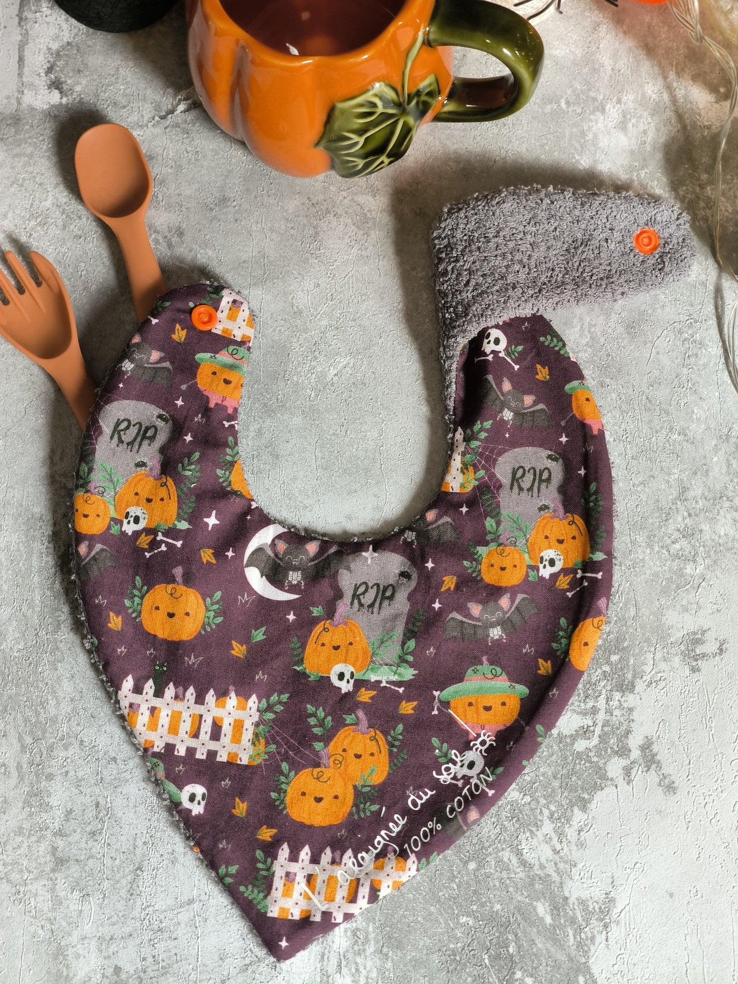 Bavoir bébé "Cimetière et Citrouilles"